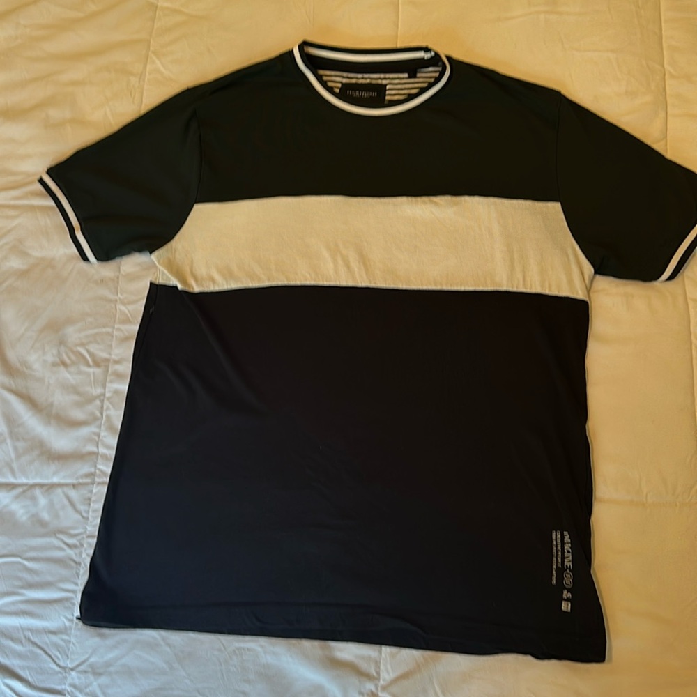 ✅DENIM & FLOWER brand MENS short sleeve top. Size Lg. DARK GREEN, cream, black